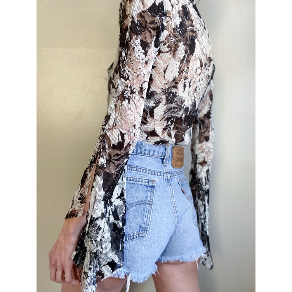 Vintage cache bell sleeve lace top - Picture 2 of 5